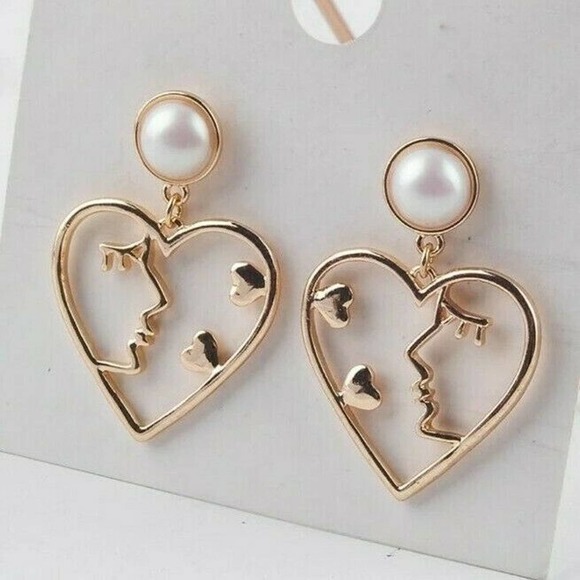VALENTINES Gold Earrings Hollow Heart Faces Kissing - Picture 2 of 6